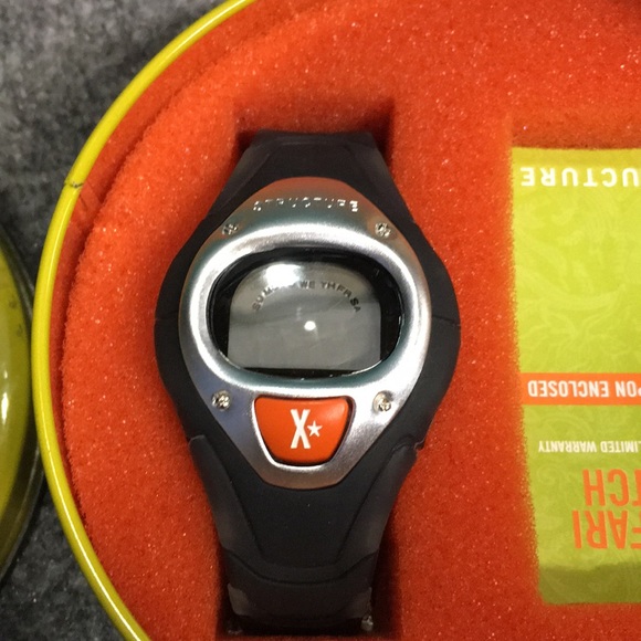 Structure brand surf gear watch needs battery - Picture 3 of 7